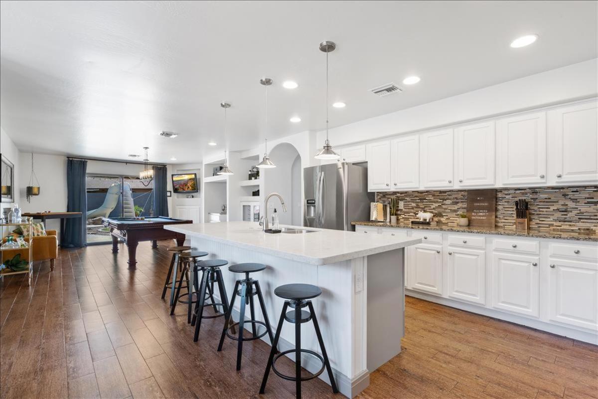 5 Bedroom 4 Bath Boutique Home Premium Location + Heated Pool Option Glendale Eksteriør billede