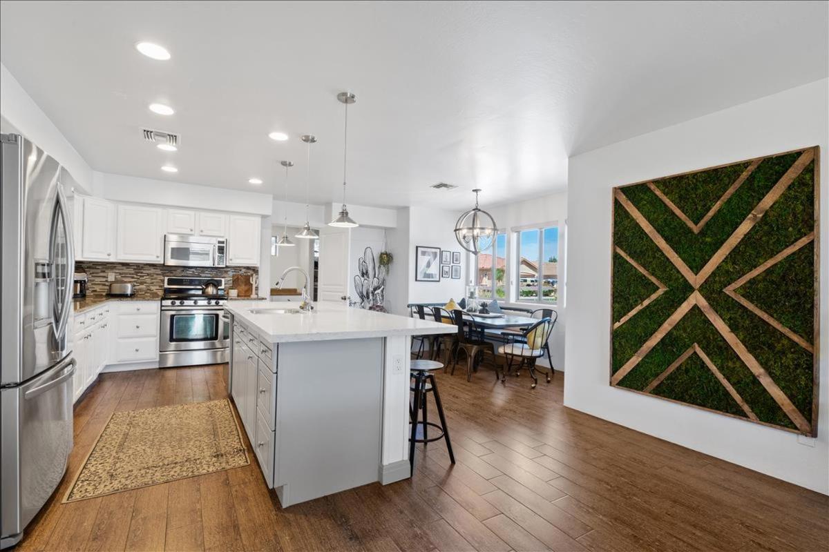 5 Bedroom 4 Bath Boutique Home Premium Location + Heated Pool Option Glendale Eksteriør billede